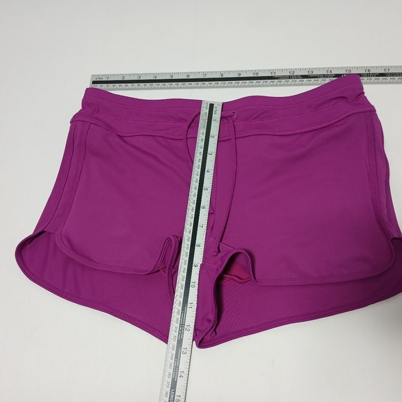 Athleta Women's Athletic Work Out Shorts. Size S - Picture 3 of 4